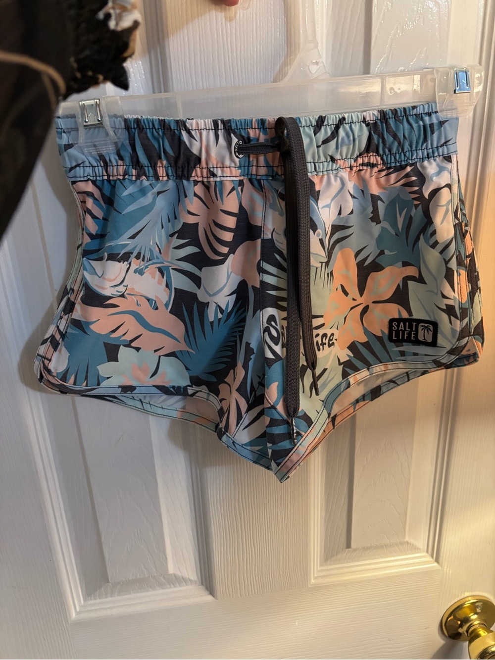 Salt Life Floral board Shorts - Light Blue, Peach & Black